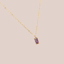 Afbeelding in Gallery-weergave laden, GOLD CUBED PURPLE NECKLACE
