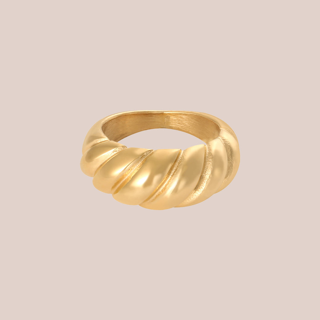 GOLD CHUNKY CHARM RING