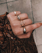 Afbeelding in Gallery-weergave laden, GOLD A-BIT-TWISTED RING

