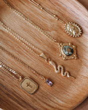 Afbeelding in Gallery-weergave laden, GOLD CUBED PURPLE NECKLACE
