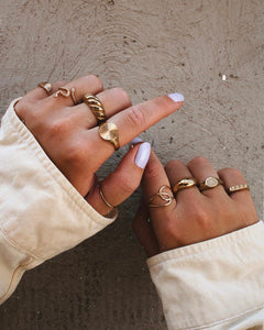 GOLD A-BIT-TWISTED RING