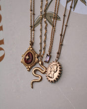 Afbeelding in Gallery-weergave laden, VINTAGE INSPIRED RED NECKLACE
